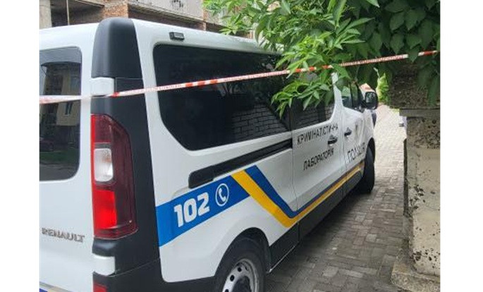 Моторошне вбивство на Львівщині: чоловік накинувся з ножем на сестер, матір і сусідку