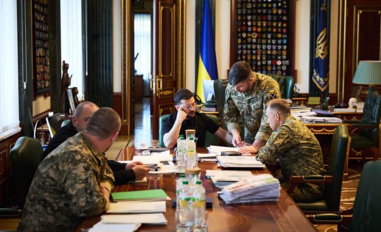 Задум РФ з наступу на Сумщині не реалізовується — Зеленський провів нараду з Сирським