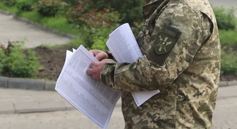 Відмовився пред’явити документи та спробував втекти — у Одеському ТЦК пояснили інцидент з затримкою чоловіка