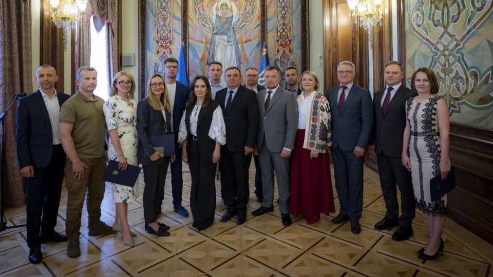 Володимир Зеленський узяв участь в церемонії складення присяги десяти суддів, фото