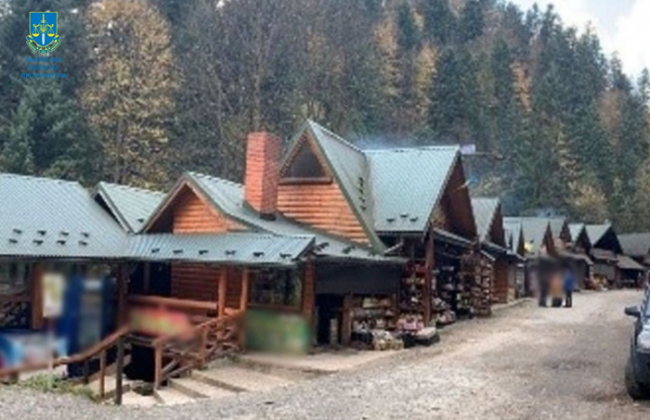 Суд обязал демонтировать незаконно построенный магазин у водопада «Каменка» во Львовской области