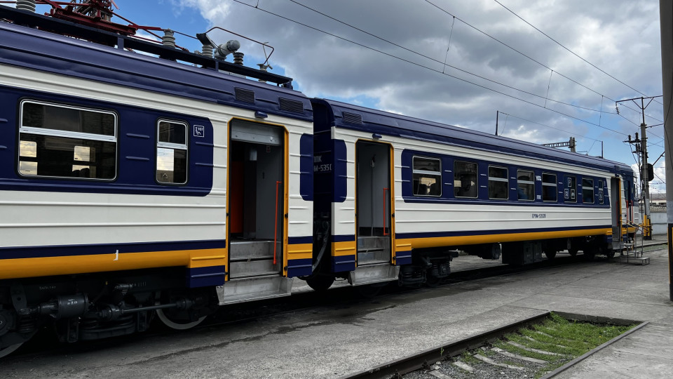 На Рівненщині зійшли з рейок вантажні вагони: пасажирські рейси їдуть із змінами