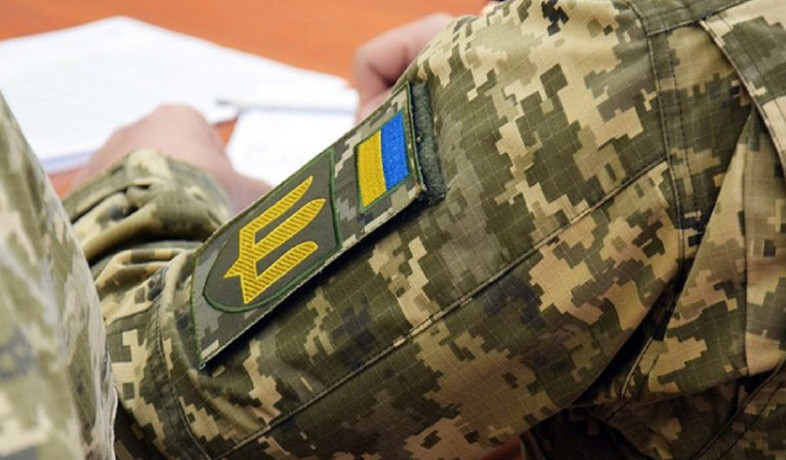 Поліція склала протокол на командира військової частини, бо він не вийшов протягом 15 днів зі складу адвокатського об’єднання – що вирішив суд