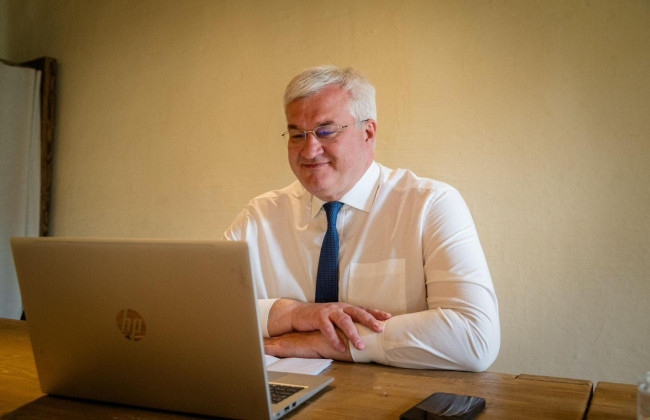 МИД запустил автоматизированную процедуру подачи документов для украинцев за границей