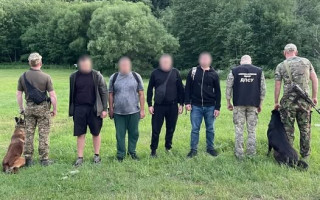 На Буковине в нескольких метрах от границы задержали четырех мужчин