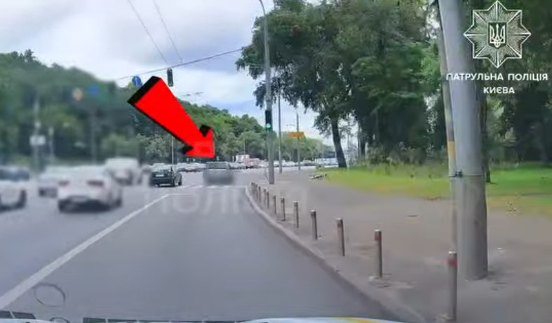 У Києві покарали водія, який проїхався смугою для громадського транспорту — відео