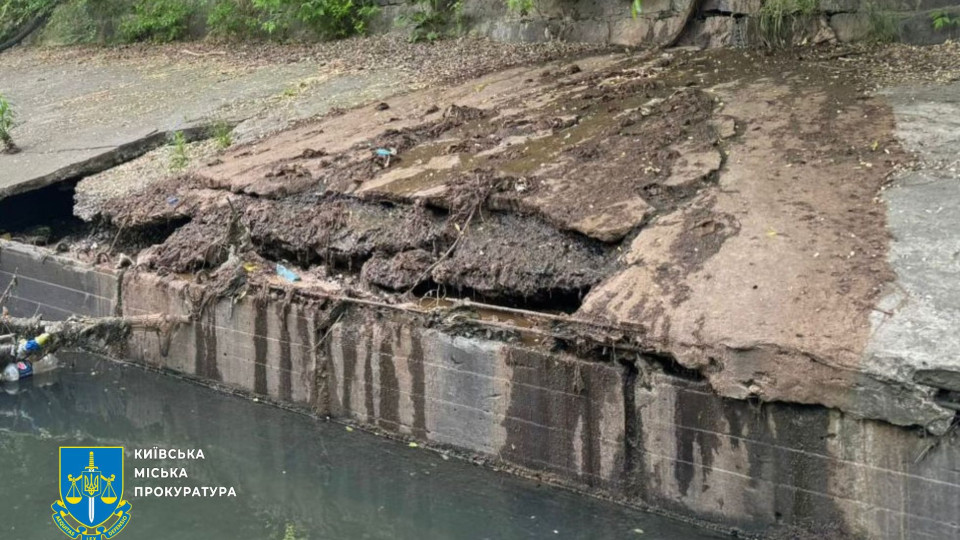 Аммиак, фенолы и сероводород в реке Лыбидь – в Киеве будут судить водителя ассенизационной машины
