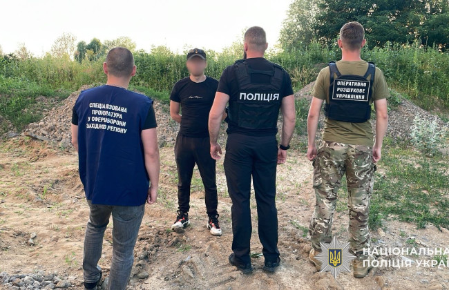 5000 доларів за «зелений кордон» — в Ужгороді викрили переправника військовозобов’язаних