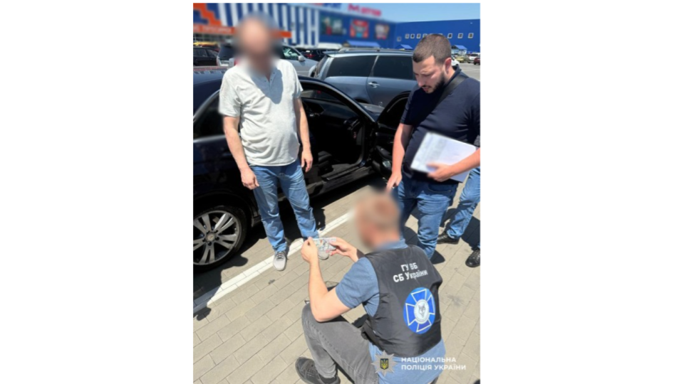 В Одесі затримали чоловіка, який за $9 тисяч обіцяв влаштувати знайомого в СБУ
