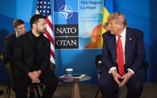 Дональд Трамп и Владимир Зеленский обсудят приостановление поставок оружия США