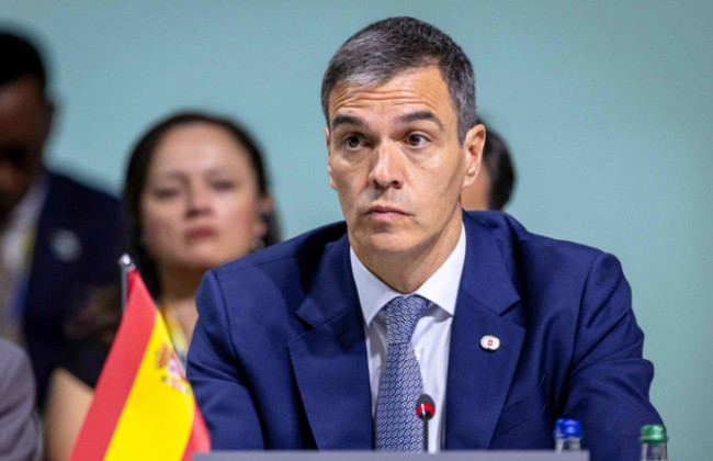 Премьер Испании Педро Санчес столкнулся с волной критики после коррупционного скандала