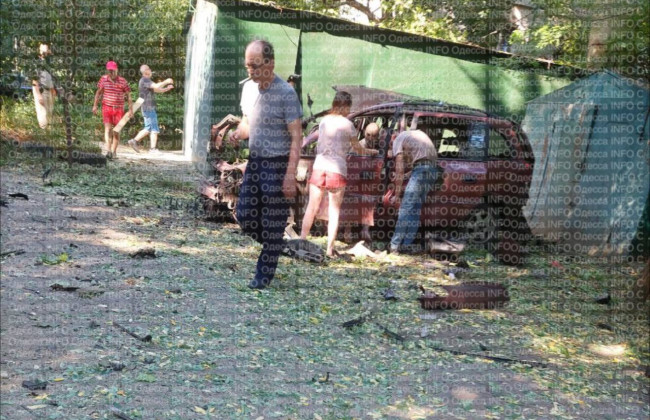 В Одессе взорвали автомобиль военнослужащего – фото и видео