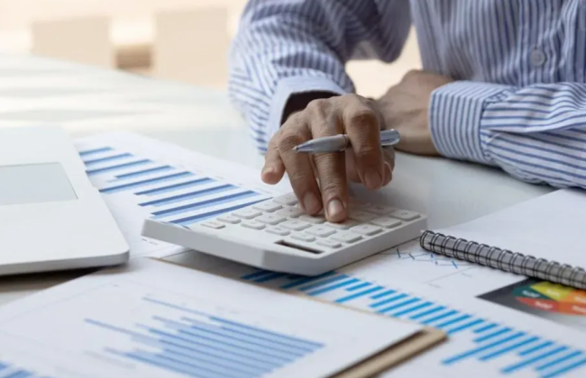 В каких случаях происходит блокировка налоговых накладных и расчетов корректировки — разъяснение