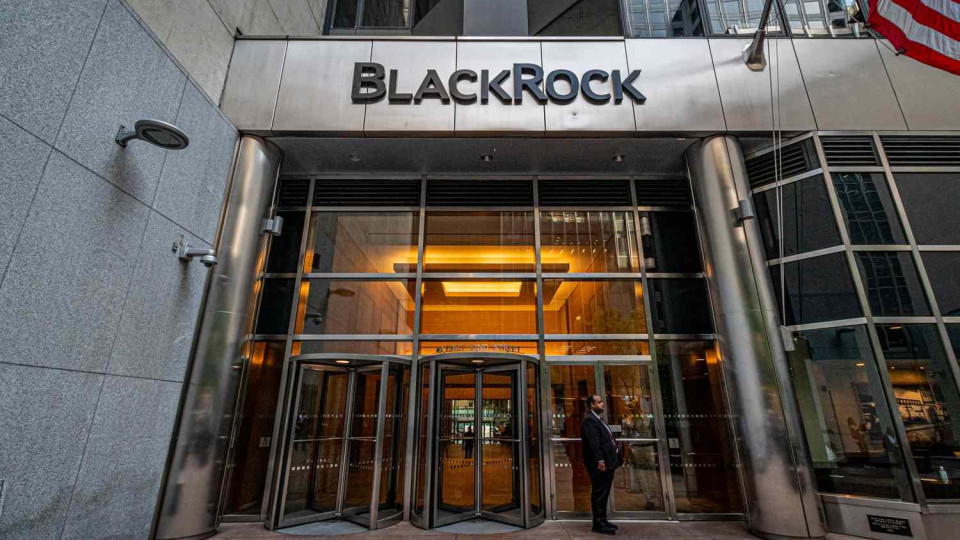 BlackRock приостановила привлечение инвесторов в фонд восстановления Украины из-за неопределенности Трампа