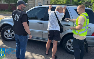 На Миколаївщині викрили лікаря і посередника, які за $3 тисячі обіцяли уникнути служби в армії
