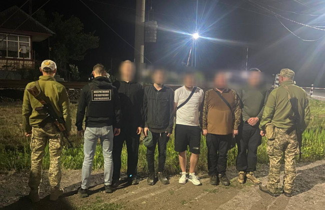 Втеча в розстрочку – біля кордону зі Словаччиною затримали групу порушників і переправника