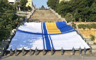 Найбільший прапор Військово-Морських Сил України – в Одесі встановили національний рекорд