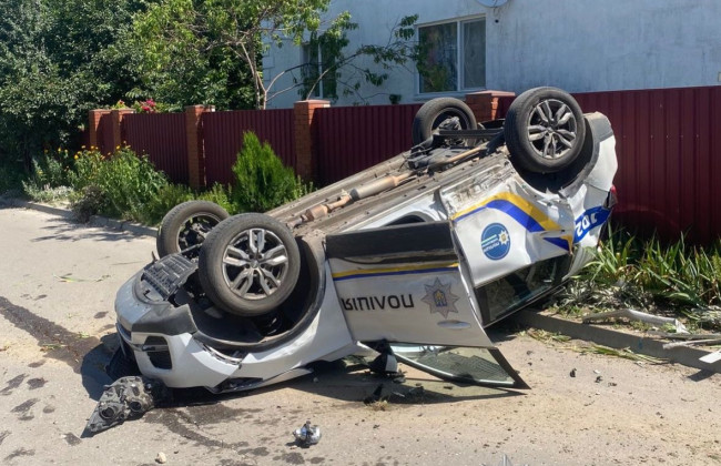 ДТП на Киевщине:легковушка столкнулась с полицейскими — правоохранители в больнице, авто на крыше