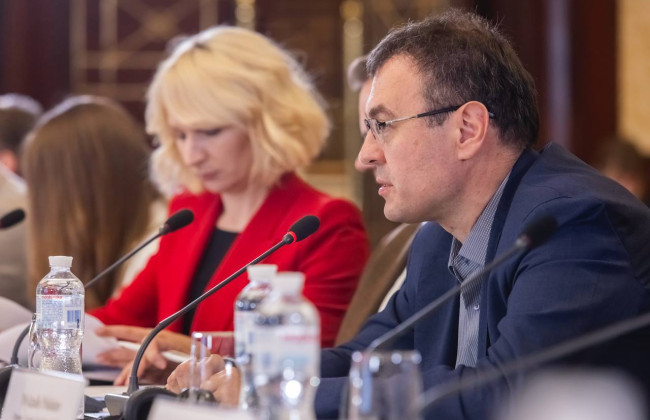 Гетманцев: українські OnlyFans-моделі сплатили 350 мільйонів гривень податків за рік