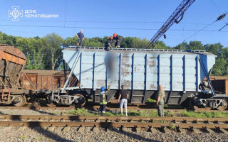 В Нежине подросток погиб от поражения током на крыше вагона, девушка в реанимации