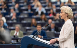 В Европарламенте начались дебаты по вотуму недоверия президенту Еврокомиссии Урсуле фон дер Ляйен