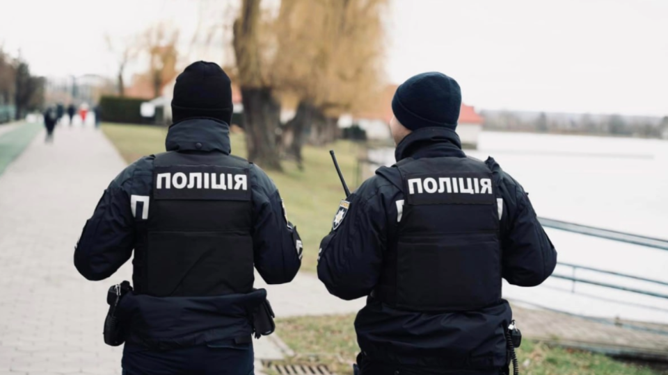 Вступление в действие нормы о надбавке за знание английского полицейским, прокурорам и чиновникам будет отложено – Кабмин объяснил причины