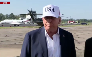 Трамп заявив, що багато допомагає Україні