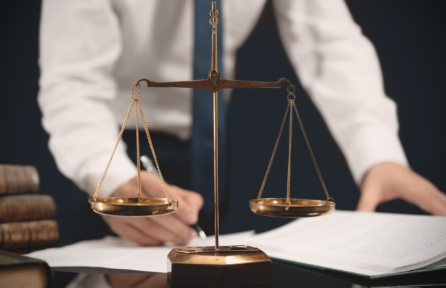 В Британии адвоката отстранили за небрежное обращение с деньгами клиента