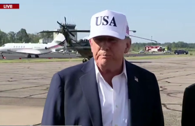 Трамп заявив, що багато допомагає Україні