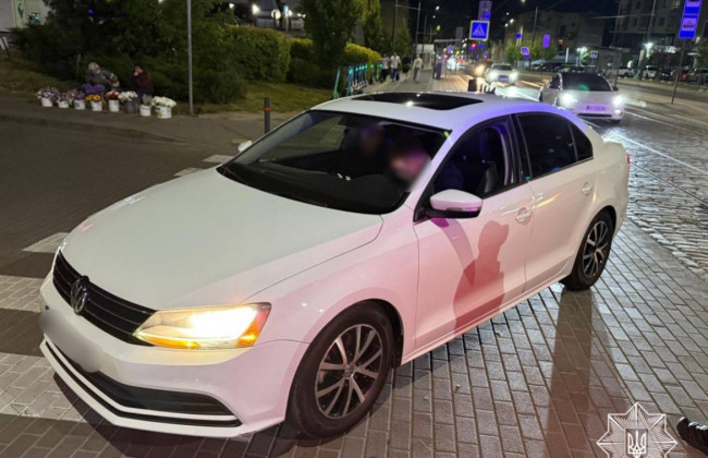 Во Львове мать посадила за руль 15-летнего сына и попалась патрульным