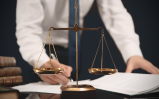 У Британії адвоката відсторонили за недбале поводження з грошима клієнта