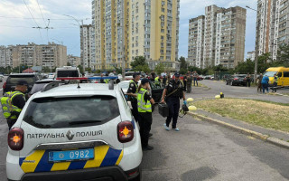 В Киеве неизвестный застрелил мужчину в авто — злоумышленник выстрелил и скрылся