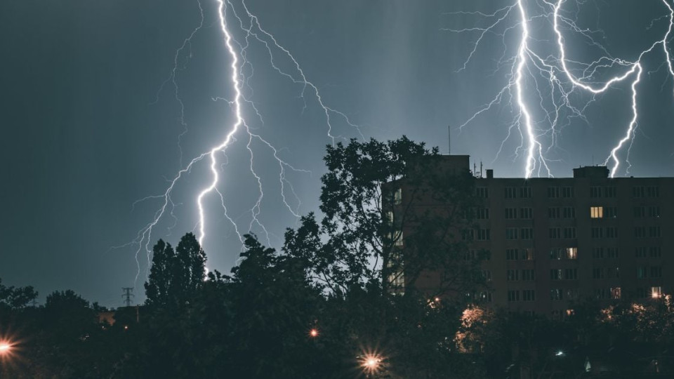 У Києві оголошено жовтий рівень небезпеки через грозу