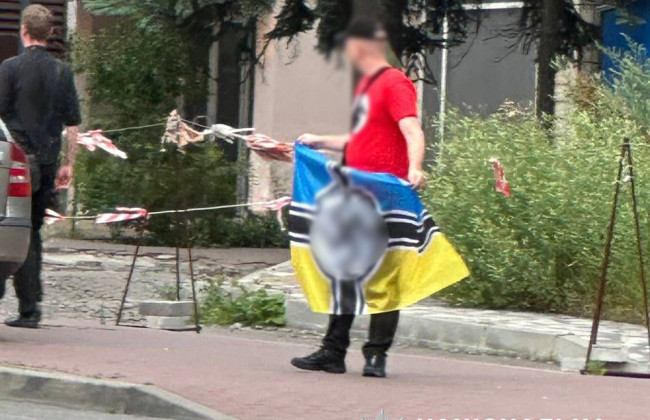 У Києві затримали двох іноземців за демонстрацію нацистської символіки на Печерську