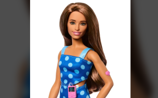 Mattel випустила першу у світі ляльку Barbie з діабетом першого типу, фото