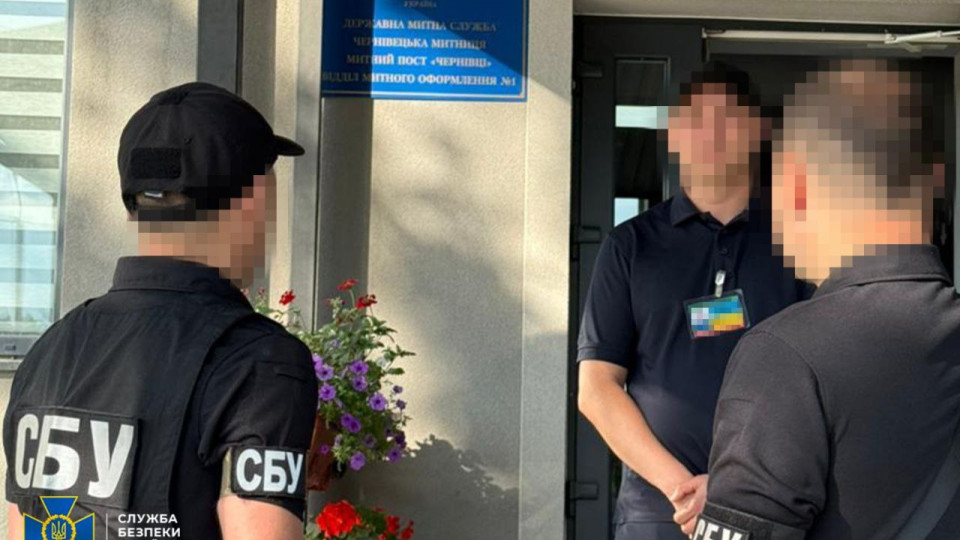 Фальшиві посвідчення, хабарі та схеми ухилення від мобілізації: на митниці масштабна зачистка — Кравченко
