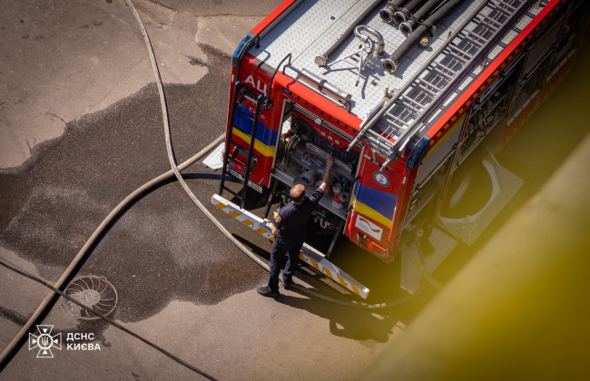 Горят жилые дома, автозаправка — последствия атаки на Киев