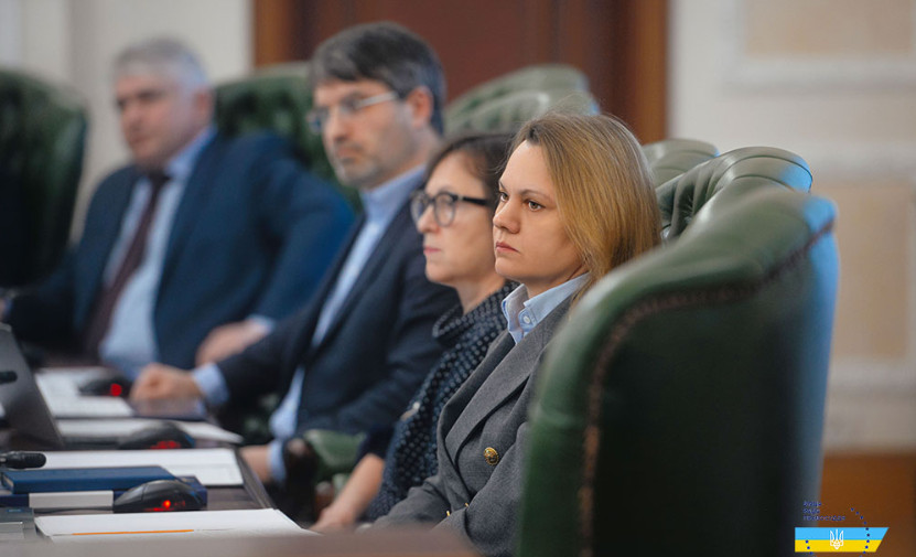 У Вищій раді правосуддя вирішили публічно з’ясувати, хто «заробляє на дисциплінарних справах» – черговий конфлікт між членами Ради правосуддя став публічним