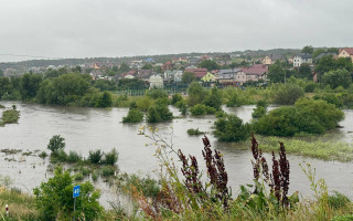У Львові через потужні дощі є місця, де вода сягає майже трьох метрів — Садовий