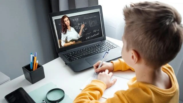 Для учащихся с сентября заработают новые правила дистанционного обучения
