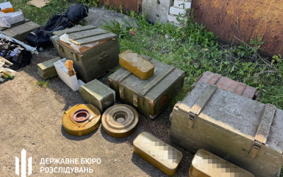 В Харькове нашли арсенал оружия и боеприпасов в гараже