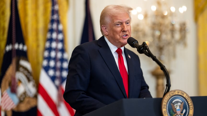 Трамп впервые готовит поставки оружия Украине через президентские полномочия — Reuters