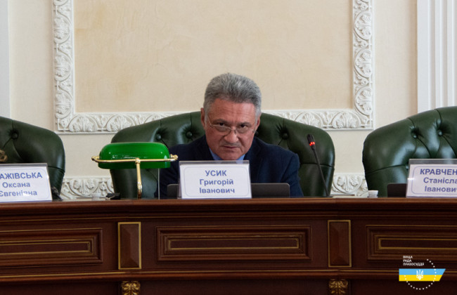 «Дякую, Ваша величносте!», – члени Ради правосуддя публічно посварилися через відпустки, службові автомобілі і закордонні відрядження