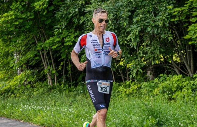 Президент Фінляндії таємно взяв участь у змаганнях з триатлону та посів призове місце