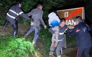 В Італії батько двох дітей, боячись коронавірусу, роками тримав їх у лісовій хатині