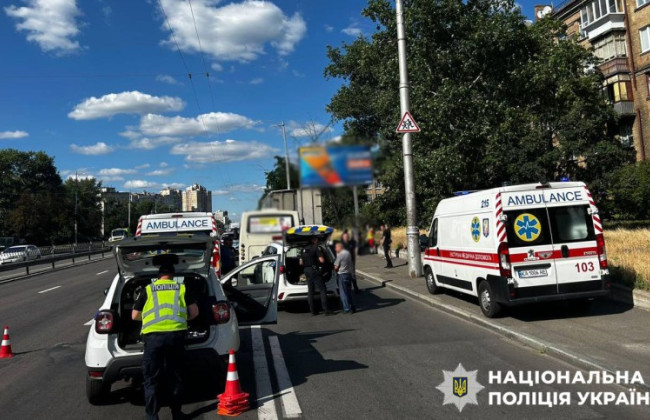 В Киеве маршрутка врезалась в грузовик – пострадали 9 человек