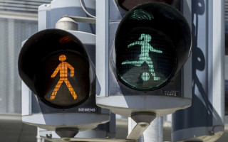 У Швейцарії встановили світлофори з футболістками на честь жіночого Євро-2025