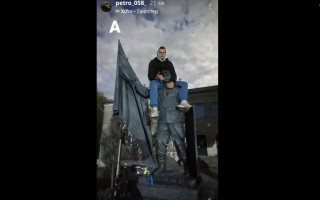 На Тернопільщині 16-річний юнак виліз на пам’ятник Герою Небесної сотні заради фото