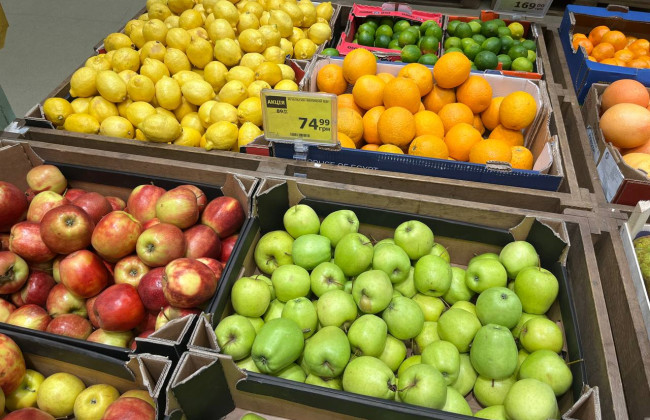 Яблоки бьют рекорды: как выросли цены на продукты в Украине — Госстат обнародовал цифры