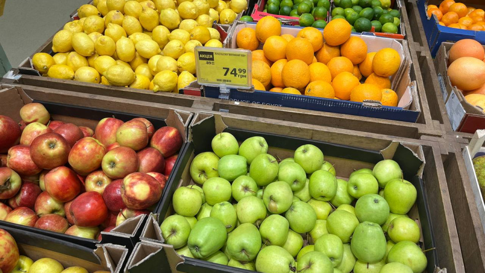 Яблоки бьют рекорды: как выросли цены на продукты в Украине — Госстат обнародовал цифры